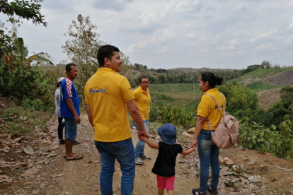 Los voluntarios visitaron Monserrate 2, un sector apartado de Balzar, para constatar las necesidades de la comunidad.