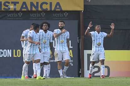 El delantero de Guayaquil City, Gonzalo Mastriani (de barba) marcó el único gol del partido.