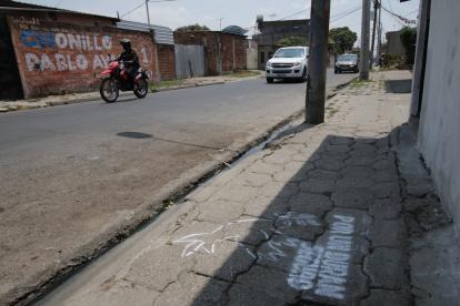 Escena. En este punto de la ciudadela Maldonado ocurrió el último hecho sangriento. En la acera hay una inscripción que dice ‘Por un Durán más seguro’.