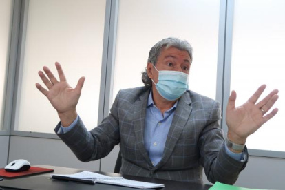 Carlos Murillo fue removido.