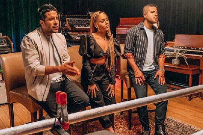 Danna Paola y Cali y El Dandee se subieron a la ola y presentaron ‘Nada’, un guiño altema Mr, Lonely del cantante Bobby Vinton.