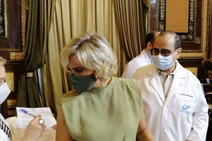 La alcalddsa, Cynthia Viteri, en el informe sobre las cifras del coronavirus en Guayaquil.