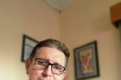 El autor participa con el relato "Noches de fiesta".