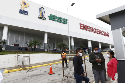 El exterior del hospital del Seguro Social en Los Ceibos.