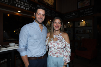 Gaby Díaz con su esposo Carlos Luis Andrade.



Nota: Paulina Dávila



MAYO  31 del 2018, VALENTINA ENCALADA, Guayaquil-Ecuador

Agencia (ag-expreso)