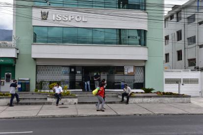 EXTERIORES DEL ISTITUTO DE SEGURIDAD SOCIAL DE LA POLICIA 



09 de septiembre  2020

KARINA DEFAS 

Agencia (ag-expreso ag-extra ag-quito)