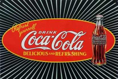 Un anuncio antiguo de Coca-Cola, el producto emblema de la empresa del mismo nombre.