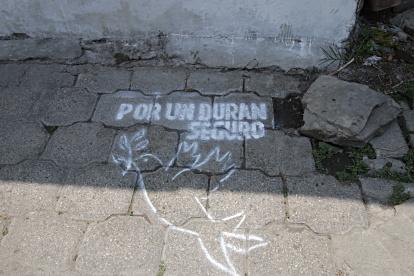 Con esta señal se llama a la paz en los lugares donde hubo muerte violenta.