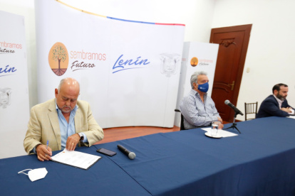 El anuncio de pago se realizó este viernes 23 de octubre de 2020 y estuvieron presentes el ministro de Finanzas, el presidente de la República y el director del IESS.