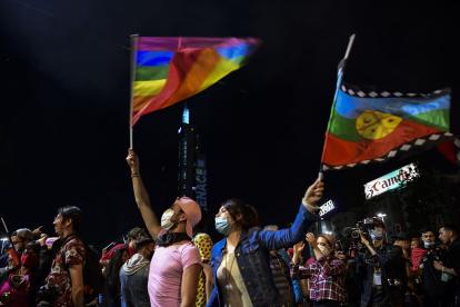 Las personas salieron a las calles para celebrar por el plebiscito.