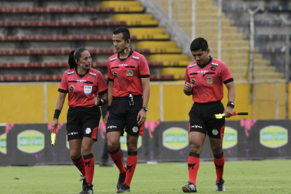 Mónica Amboya es la principal exponente del arbitraje femenino en el país y una de las con más experiencia en la región