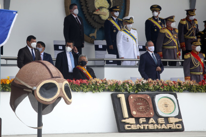 Acto. El presidente Lenín Moreno y el ministro de Defensa Oswaldo Jarrín.