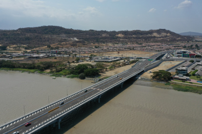 Desde el 19 de octubre hay un nuevo puente que une a Guayaquil y Daule.