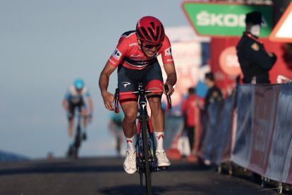 El carchense tuvo que batallar con Roglic para poder cruzar la etapa en segundo lugar este miércoles 28 de octubre.