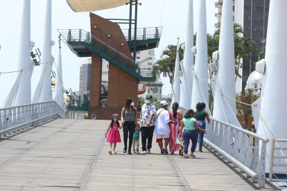 En Guayaquil, las autoridades decidieron cerrar el malecón Simón Bolívar durante el feriado.