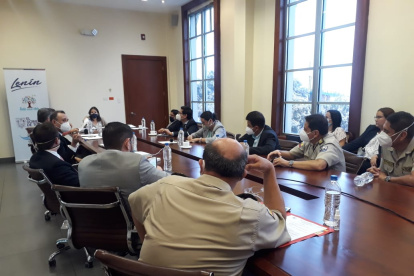 Ayer, la ministra María Paula Romo se reunió con los actores del mercado de valores para analizar el tema.