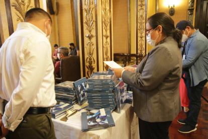 Acto. La presentación del libro en honor a los héroes del coronavirus.