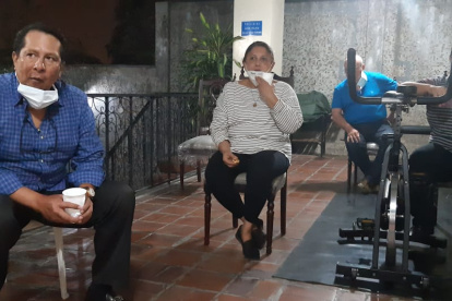 Cita. Representantes de tres sectores de Lomas de Urdesa participaron en el encuentro.