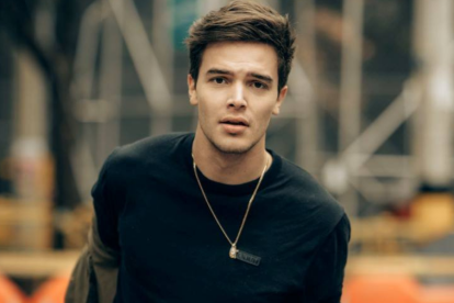 Alejandro Santamaría tiene 21 años.