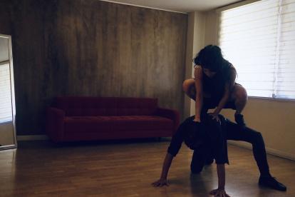 En los audiovisuales, los artistas exploran las posibilidades de la danza en el ámbito de los nuevos medios