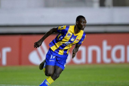 Janner Corozo, jugador del Cetáceo, ha manifestado su deseo de ponerse la camiseta azul.