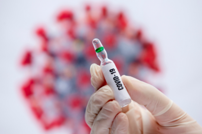 La relajación de las restricciones de viaje en verano, y el hecho de que España sea un importante destino turístico, facilitaron la expansión de esta variante del genoma del virus.