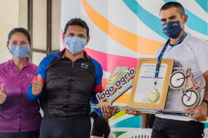 Jonathan fue homenajeado en Lago Agrio tras su participación en el Giro italiano.
