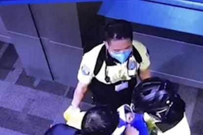 El bebé fue hallado en el baño de los aeropuertos de Doha, capital de Qatar