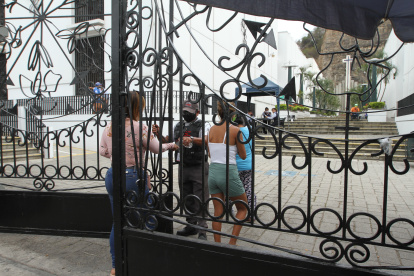 Puertas de los cementerios de la ciudad estuvieron abiertas al público hasta hoy.