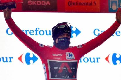 Este domingo 1 de noviembre, los ciclistas volverán a correr en montaña y será la oportunidad para que Carapaz recupere terreno.