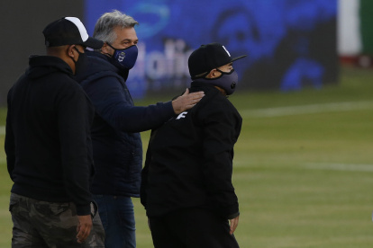 Diego Maradona fue al partido de Gimnasia pero no pudo dirigir.