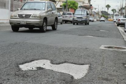 Una de las calles de la ciudadela Alborada que requiere reconstrucción.