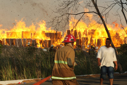 Los bomberos mencionan que el flagelo está en alarma 3.