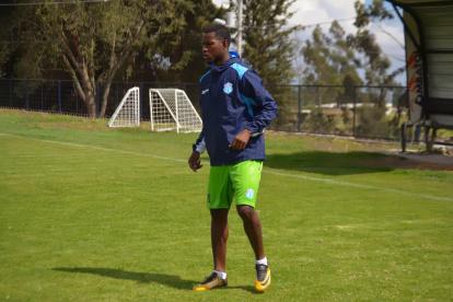 Leonel Quiñónez, defensa de Macará, firmó por dos temporadas con Barcelona.