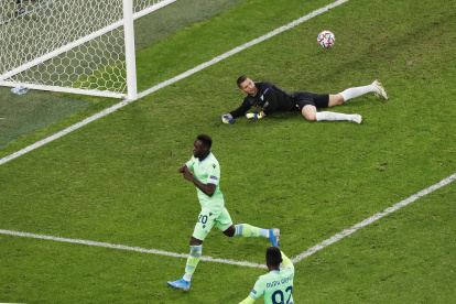 Felipe Caicedo, atacante del Lazio, marcó el tanto del empate para su conjunto.