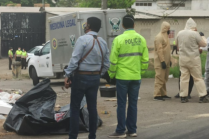 El cadáver fue hallado cerca de un botadero de basura.