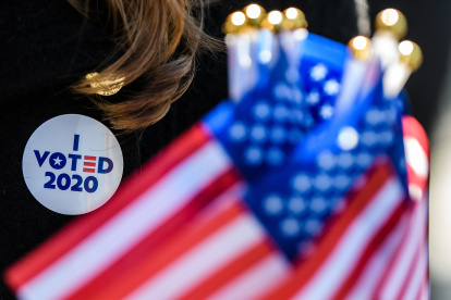 En unos comicios sin prescedentes, la pregunta de quién logrará jurar como presidente de los estadounidenses está en el aire.