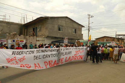 Rechazo. Habitantes de Playas se oponen al peaje en la nueva carretera.