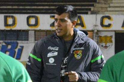 César Farías, entrenador de la selección boliviana, lidera el proceso con los del altiplano.