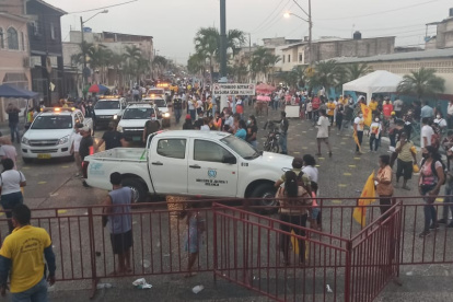 Agentes de la seguridad municipal llegaron a disipar la aglomeración.