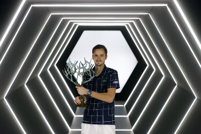 El título de Daniil Medvedev en París lo elevará hasta el cuarto puesto del ránking, donde superará al suizo Roger Federer.