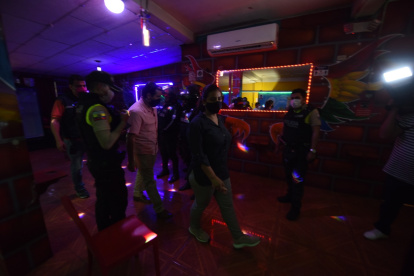 Operativos. La noche del viernes se realizaron inspecciones a locales.