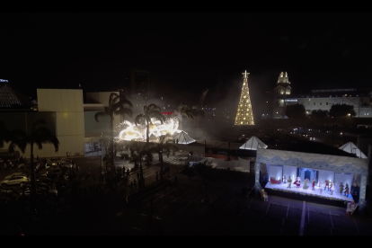 Policentro presentó un show navideño y encendió el árbol sin público como medida para evitar aglomeraciones y riesgos de contagio de COVID.