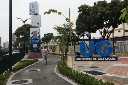 El proyecto incluyó cambios en las vías, el entorno y la estructura de la universidad.