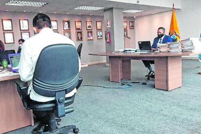 Audiencia. El presidente de la Corte, Alfonso Ordeñana (d), no pudo llevar adelante la audiencia de evaluación.