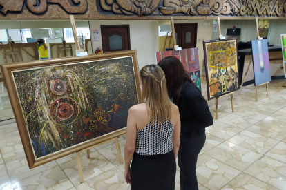 Exhibición. La obra ‘Música y Luces’, de Kingman, puede ser observada en el tercer piso de la CFN.