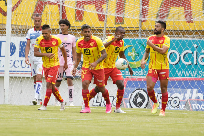 Los jugadores del equipo oriental no pudieron soportar la presión rival y en los últimos minutos recibieron dos tantos