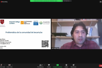 El becario ecuatoriano Diego Moya, durante una exposición de los problemas que enfrentan tras volver al país.