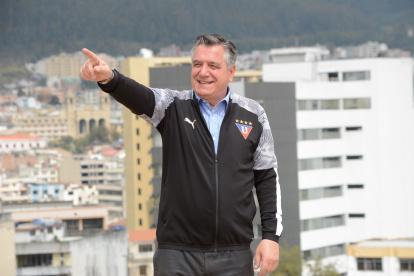 Es hincha de Liga Deportiva Universitario de Quito, equipo al que describe como “el mejor de América”.