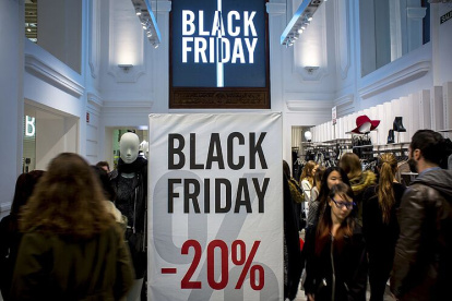Referencial. Casas comerciales han empezado a ofertar productos para Black Friday.